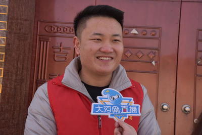 【兩會(huì)雙語(yǔ)策劃&middot;將愛(ài)進(jìn)行到底】關(guān)于&ldquo;愛(ài)&rdquo;這件事,他從未說(shuō)&ldquo;不&rdquo;